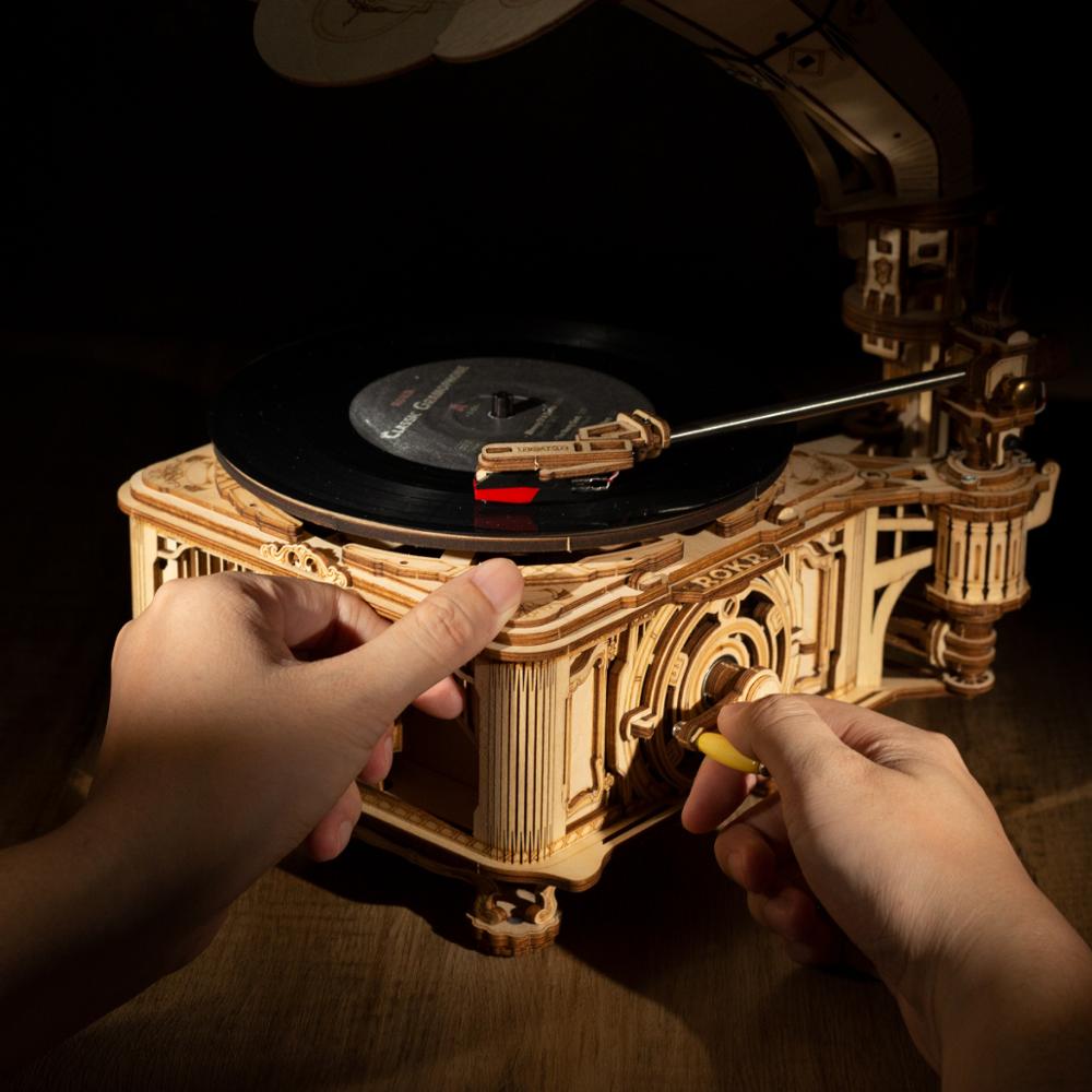 Robotime Classic Hand Crank Gramophone