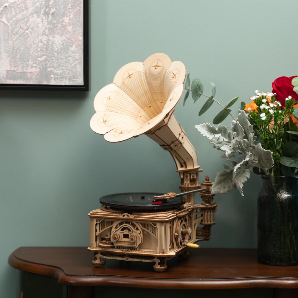 Robotime Classic Hand Crank Gramophone